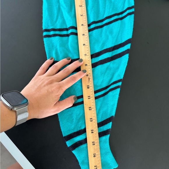 Retro Teal & Black Striped Sweater – Size M - Picture 7 of 9